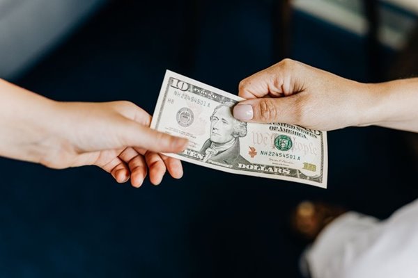 Nằm mơ thấy người ta cho tiền đánh số gì? Tổng hợp con số may mắn 3